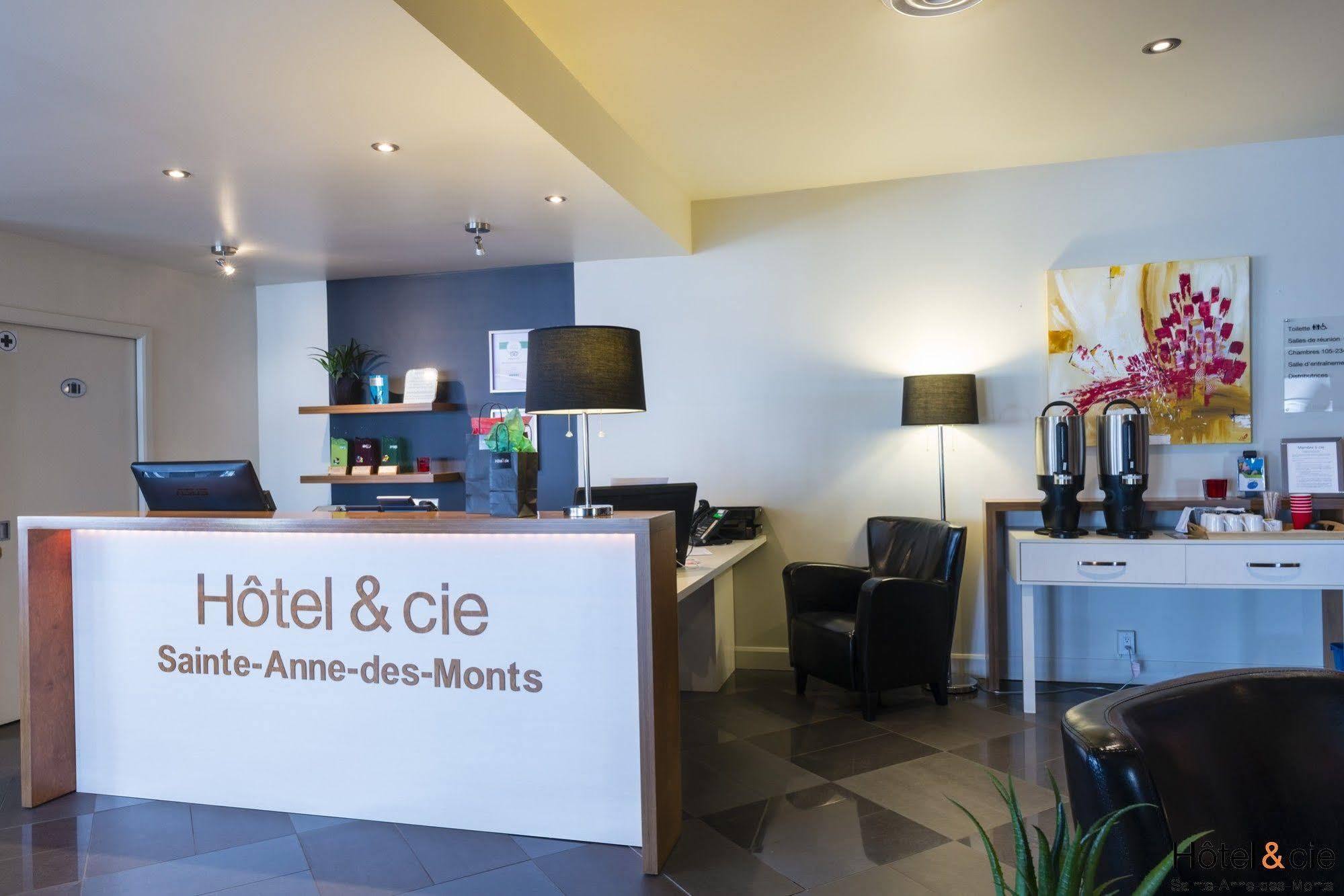 锡耶酒店 Sainte Anne-des-Chênes 外观 照片